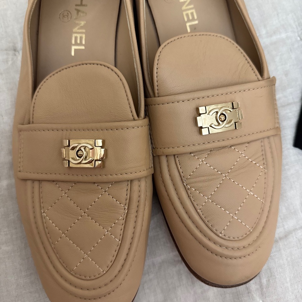CHANEL Beige Quilted Leather Loafers with Gold Hardware size 41.5 US 10.5 - Picture 6 of 7
